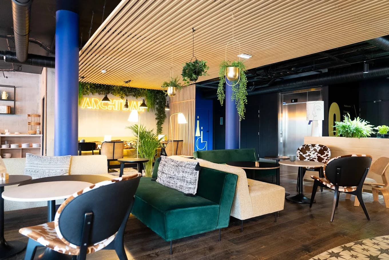 Façade de l'hôtel ibis Styles Dreux Centre Gare face à la gare